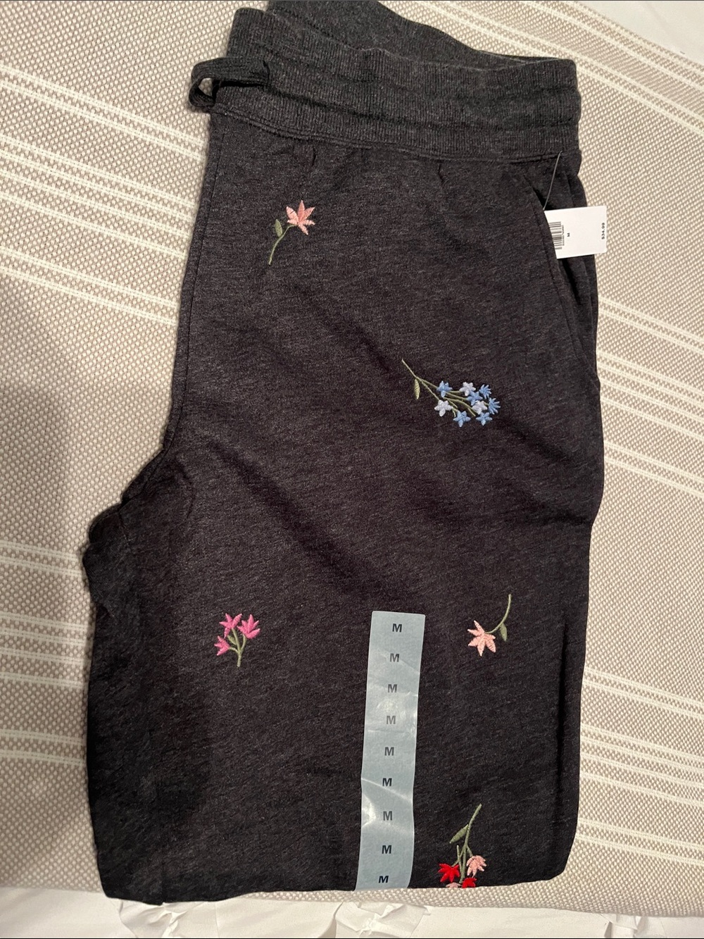 NWT Oldnavy Dark Gray Floral Jogger Pants - Medium
